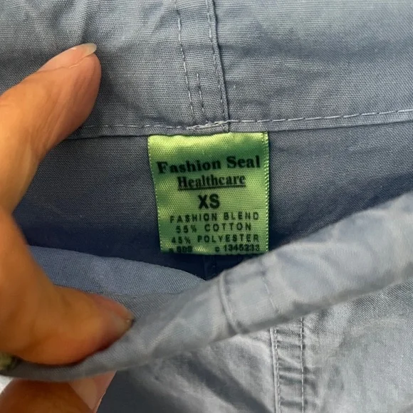 NWT Set of Scrubs light Blue top and bottom sz XS Fashion Seal Healthcare - Picture 8 of 13